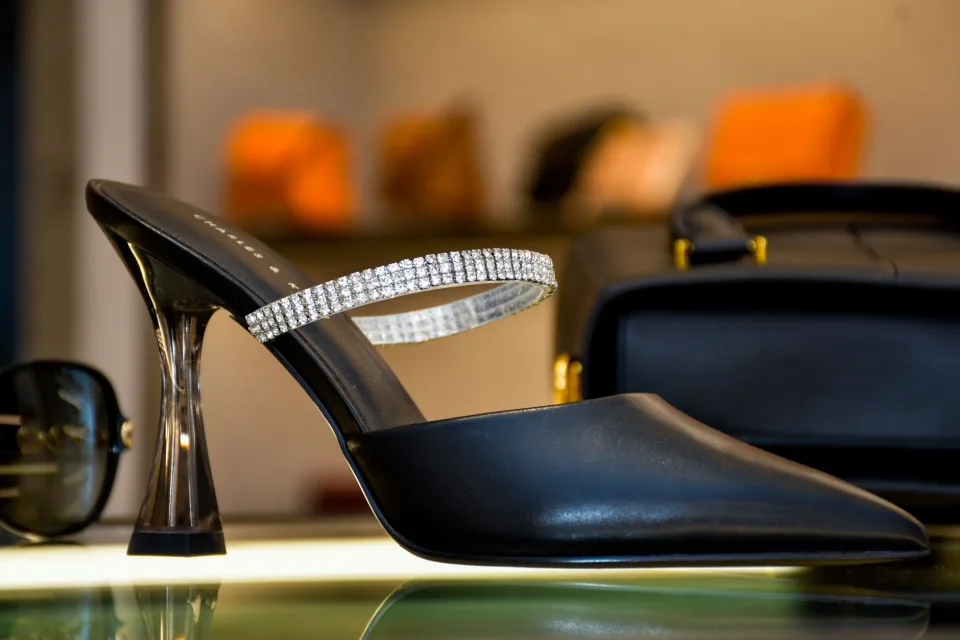 Khách ghé chọn đồ tại Shop Thái Lan