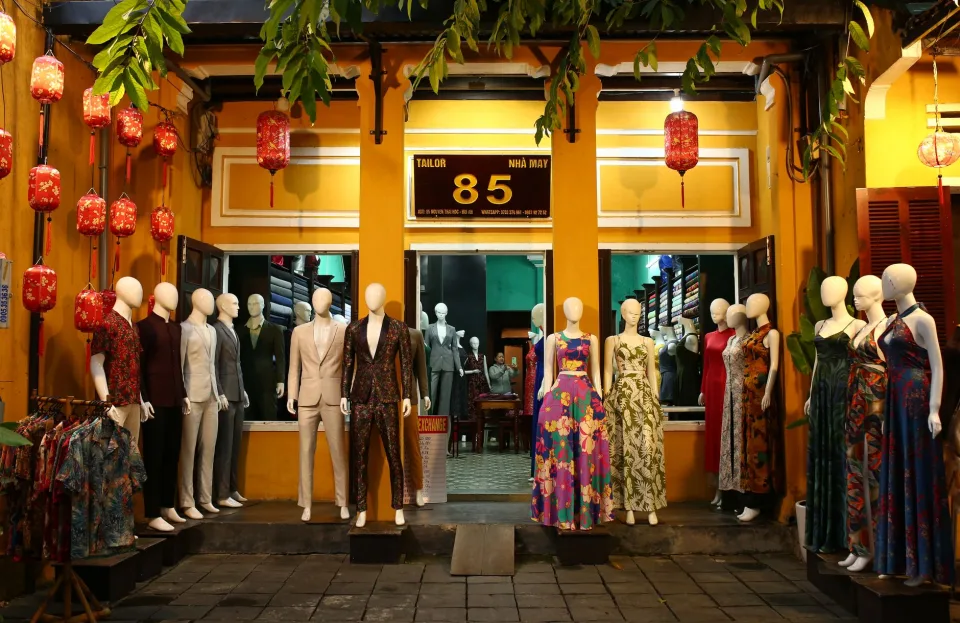 Góc phối đồ cùng nhân viên